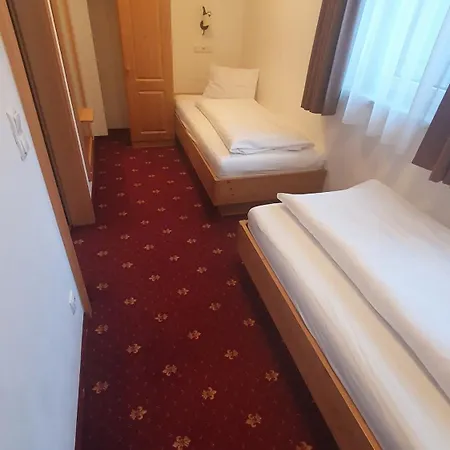 Отель Garni Dorfblick Санкт-Антон-ам-Арльберг